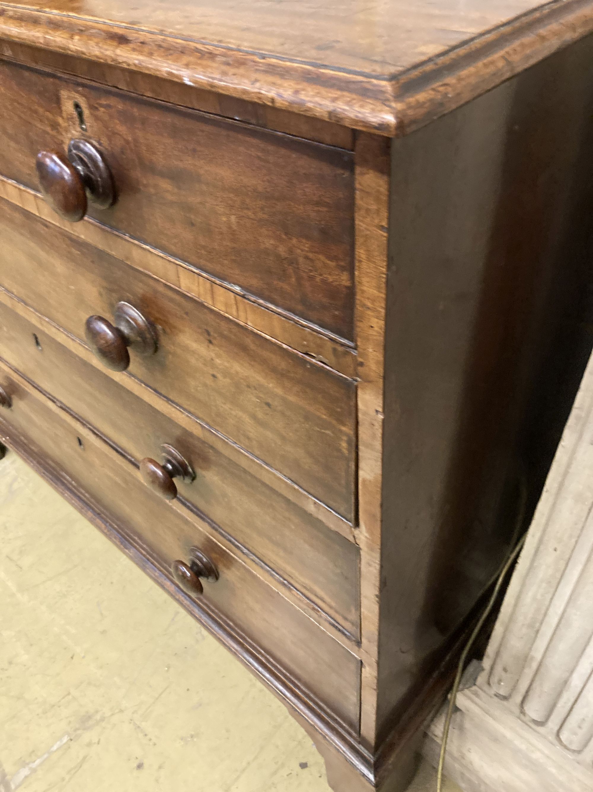 A George III mahogany chest of drawers, width 109cm, depth 51cm, height 94cm